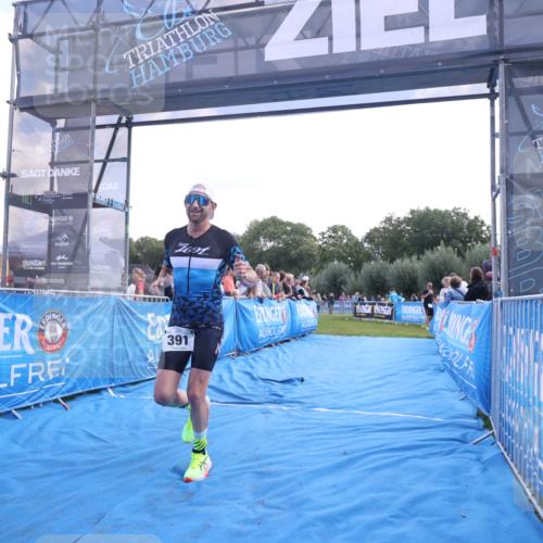 25.08.2024 - Elbe Triathlon Hamburg H.Heesch http://msf.ph/oto/6860090 25.08.2024 11:01:14 Ziel 391 meine-sportfotos.de