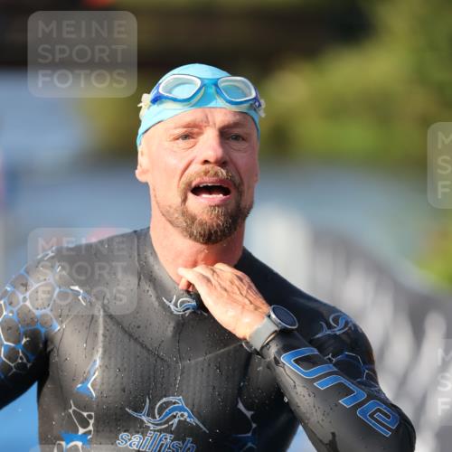 25.08.2024 - Elbe Triathlon Hamburg H.Heesch http://msf.ph/oto/6860104 25.08.2024 09:13:55 Schwimmen 340, 349, 367, 408, 420, 440 meine-sportfotos.de