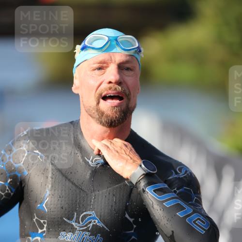 25.08.2024 - Elbe Triathlon Hamburg H.Heesch http://msf.ph/oto/6860108 25.08.2024 09:13:55 Schwimmen 340, 349, 367, 408, 420, 440 meine-sportfotos.de