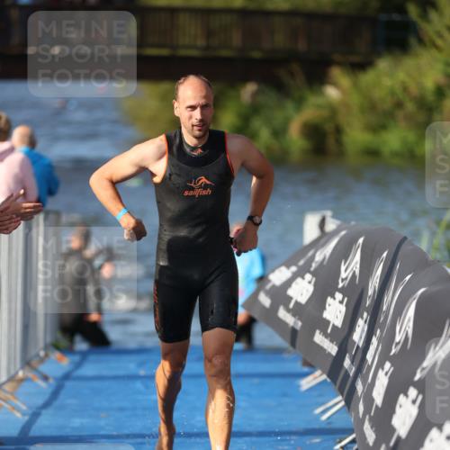 25.08.2024 - Elbe Triathlon Hamburg H.Heesch http://msf.ph/oto/6860115 25.08.2024 09:14:03 Schwimmen 349, 367, 408, 420, 440 meine-sportfotos.de