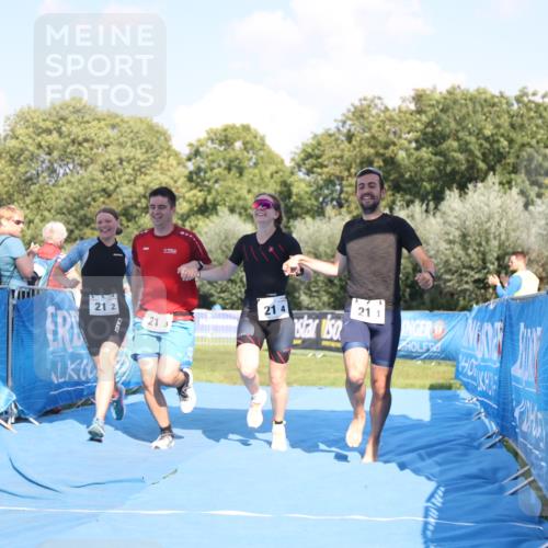 25.08.2024 - Elbe Triathlon Hamburg H.Heesch http://msf.ph/oto/6860130 25.08.2024 16:36:41 Ziel  meine-sportfotos.de