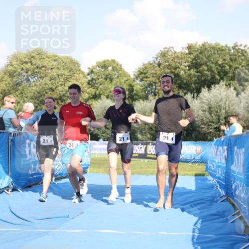 25.08.2024 - Elbe Triathlon Hamburg H.Heesch http://msf.ph/oto/6860132 25.08.2024 16:36:41 Ziel  meine-sportfotos.de