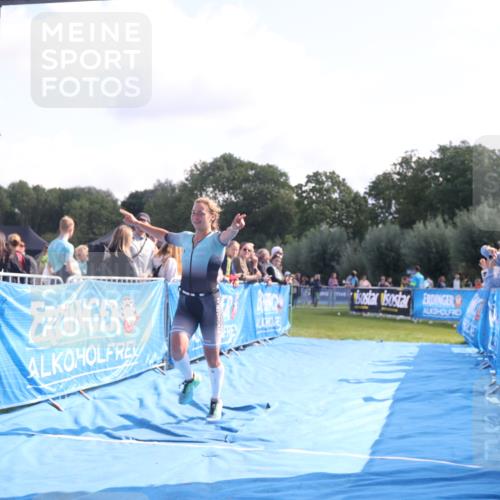 25.08.2024 - Elbe Triathlon Hamburg H.Heesch http://msf.ph/oto/6860141 25.08.2024 11:01:30 Ziel 482 meine-sportfotos.de