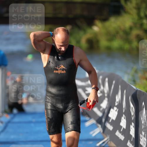 25.08.2024 - Elbe Triathlon Hamburg H.Heesch http://msf.ph/oto/6860142 25.08.2024 09:14:04 Schwimmen 349, 367, 408, 420, 440 meine-sportfotos.de