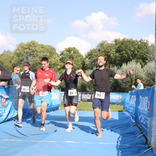25.08.2024 - Elbe Triathlon Hamburg H.Heesch http://msf.ph/oto/6860151 25.08.2024 16:36:41 Ziel  meine-sportfotos.de
