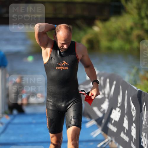 25.08.2024 - Elbe Triathlon Hamburg H.Heesch http://msf.ph/oto/6860152 25.08.2024 09:14:04 Schwimmen 349, 367, 408, 420, 440 meine-sportfotos.de