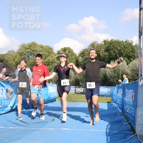 25.08.2024 - Elbe Triathlon Hamburg H.Heesch http://msf.ph/oto/6860159 25.08.2024 16:36:41 Ziel  meine-sportfotos.de