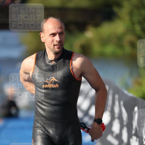 25.08.2024 - Elbe Triathlon Hamburg H.Heesch http://msf.ph/oto/6860161 25.08.2024 09:14:05 Schwimmen 349, 367, 408, 420, 440 meine-sportfotos.de