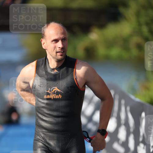 25.08.2024 - Elbe Triathlon Hamburg H.Heesch http://msf.ph/oto/6860164 25.08.2024 09:14:05 Schwimmen 349, 367, 408, 420, 440 meine-sportfotos.de