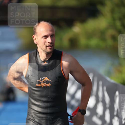 25.08.2024 - Elbe Triathlon Hamburg H.Heesch http://msf.ph/oto/6860168 25.08.2024 09:14:05 Schwimmen 349, 367, 408, 420, 440 meine-sportfotos.de