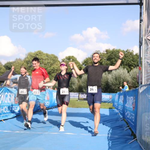 25.08.2024 - Elbe Triathlon Hamburg H.Heesch http://msf.ph/oto/6860170 25.08.2024 16:36:41 Ziel  meine-sportfotos.de