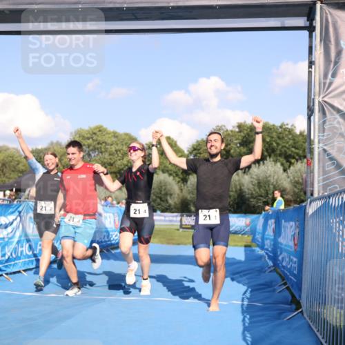25.08.2024 - Elbe Triathlon Hamburg H.Heesch http://msf.ph/oto/6860184 25.08.2024 16:36:41 Ziel  meine-sportfotos.de