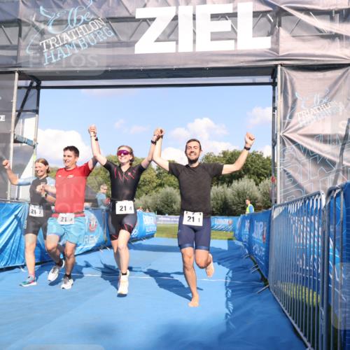 25.08.2024 - Elbe Triathlon Hamburg H.Heesch http://msf.ph/oto/6860212 25.08.2024 16:36:42 Ziel  meine-sportfotos.de
