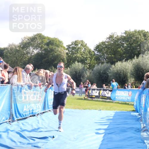 25.08.2024 - Elbe Triathlon Hamburg H.Heesch http://msf.ph/oto/6860216 25.08.2024 11:01:47 Ziel 368 meine-sportfotos.de