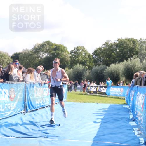 25.08.2024 - Elbe Triathlon Hamburg H.Heesch http://msf.ph/oto/6860234 25.08.2024 11:01:48 Ziel 368 meine-sportfotos.de