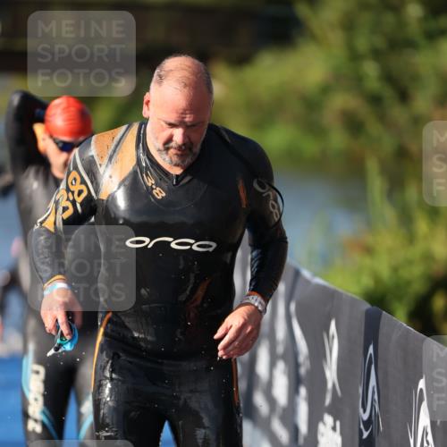 25.08.2024 - Elbe Triathlon Hamburg H.Heesch http://msf.ph/oto/6860235 25.08.2024 09:14:24 Schwimmen 338, 404, 414, 415, 419, 465 meine-sportfotos.de