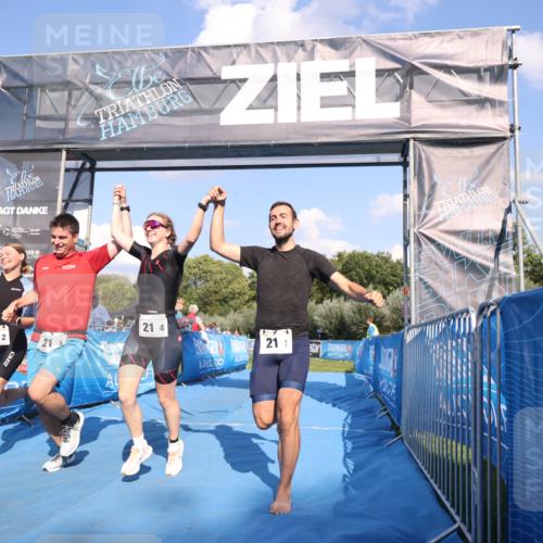 25.08.2024 - Elbe Triathlon Hamburg H.Heesch http://msf.ph/oto/6860237 25.08.2024 16:36:42 Ziel  meine-sportfotos.de