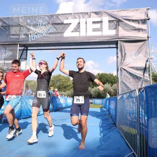 25.08.2024 - Elbe Triathlon Hamburg H.Heesch http://msf.ph/oto/6860241 25.08.2024 16:36:42 Ziel  meine-sportfotos.de