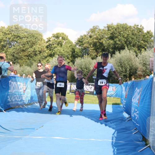 25.08.2024 - Elbe Triathlon Hamburg H.Heesch http://msf.ph/oto/6860270 25.08.2024 16:42:01 Ziel  meine-sportfotos.de