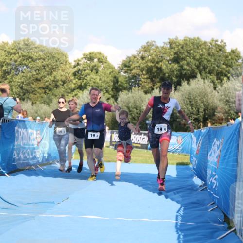 25.08.2024 - Elbe Triathlon Hamburg H.Heesch http://msf.ph/oto/6860273 25.08.2024 16:42:01 Ziel  meine-sportfotos.de