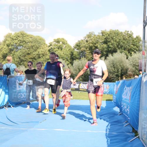 25.08.2024 - Elbe Triathlon Hamburg H.Heesch http://msf.ph/oto/6860280 25.08.2024 16:42:01 Ziel  meine-sportfotos.de