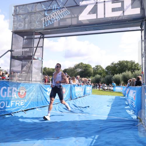 25.08.2024 - Elbe Triathlon Hamburg H.Heesch http://msf.ph/oto/6860292 25.08.2024 11:01:48 Ziel 368 meine-sportfotos.de