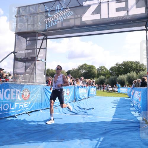25.08.2024 - Elbe Triathlon Hamburg H.Heesch http://msf.ph/oto/6860297 25.08.2024 11:01:49 Ziel 368 meine-sportfotos.de