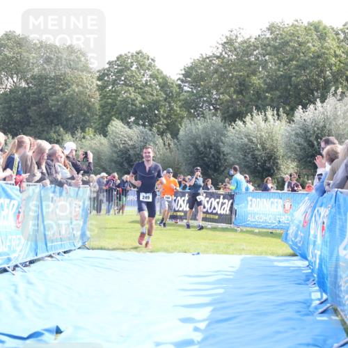 25.08.2024 - Elbe Triathlon Hamburg H.Heesch http://msf.ph/oto/6860311 25.08.2024 11:02:05 Ziel 249 meine-sportfotos.de