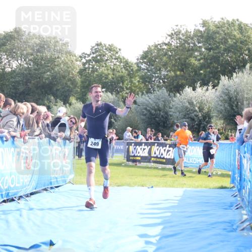 25.08.2024 - Elbe Triathlon Hamburg H.Heesch http://msf.ph/oto/6860317 25.08.2024 11:02:07 Ziel 249 meine-sportfotos.de