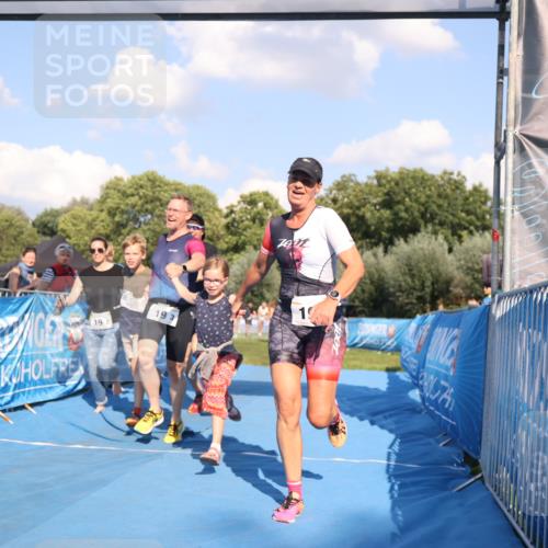 25.08.2024 - Elbe Triathlon Hamburg H.Heesch http://msf.ph/oto/6860330 25.08.2024 16:42:02 Ziel  meine-sportfotos.de