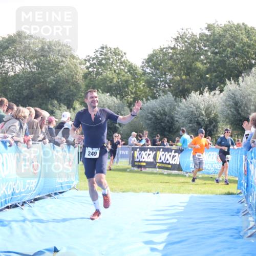 25.08.2024 - Elbe Triathlon Hamburg H.Heesch http://msf.ph/oto/6860335 25.08.2024 11:02:07 Ziel 249 meine-sportfotos.de