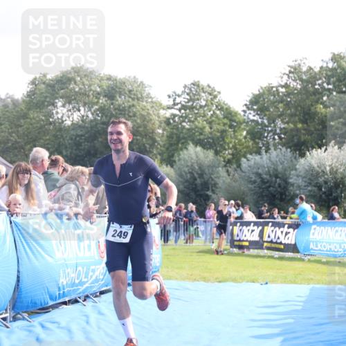 25.08.2024 - Elbe Triathlon Hamburg H.Heesch http://msf.ph/oto/6860355 25.08.2024 11:02:08 Ziel 249, 293 meine-sportfotos.de