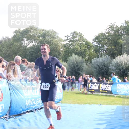 25.08.2024 - Elbe Triathlon Hamburg H.Heesch http://msf.ph/oto/6860361 25.08.2024 11:02:08 Ziel 249, 293 meine-sportfotos.de