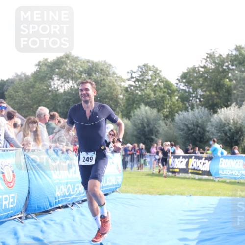 25.08.2024 - Elbe Triathlon Hamburg H.Heesch http://msf.ph/oto/6860366 25.08.2024 11:02:08 Ziel 249, 293 meine-sportfotos.de