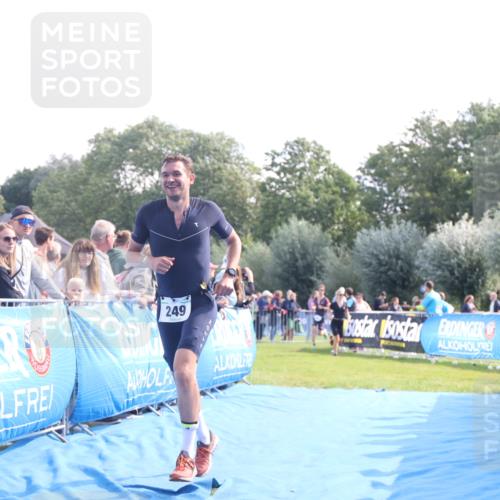 25.08.2024 - Elbe Triathlon Hamburg H.Heesch http://msf.ph/oto/6860369 25.08.2024 11:02:08 Ziel 249, 293 meine-sportfotos.de