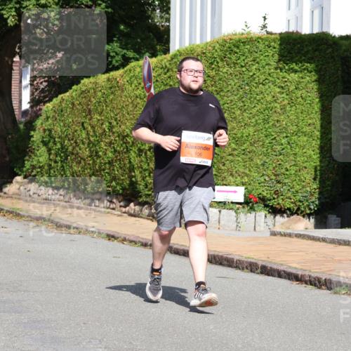 25.08.2024 - 20. Blankeneser Heldenlauf Strokosch-Dieckow http://msf.ph/oto/6860372 25.08.2024 10:07:00 Ziel 106, 252, 253 meine-sportfotos.de