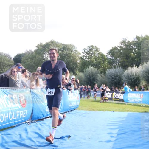 25.08.2024 - Elbe Triathlon Hamburg H.Heesch http://msf.ph/oto/6860378 25.08.2024 11:02:08 Ziel 249, 293 meine-sportfotos.de