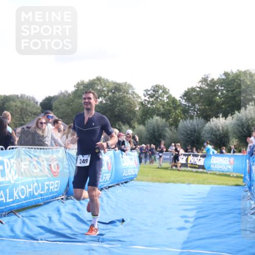 25.08.2024 - Elbe Triathlon Hamburg H.Heesch http://msf.ph/oto/6860387 25.08.2024 11:02:08 Ziel 249, 293 meine-sportfotos.de