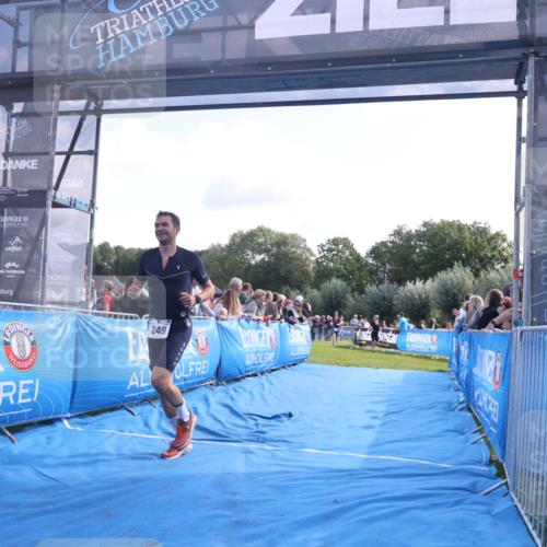 25.08.2024 - Elbe Triathlon Hamburg H.Heesch http://msf.ph/oto/6860415 25.08.2024 11:02:08 Ziel 249, 293 meine-sportfotos.de
