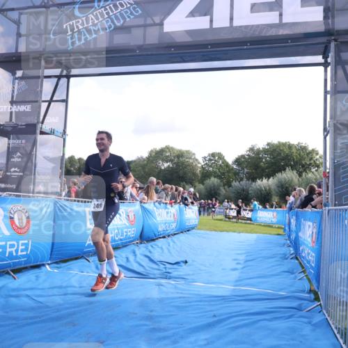 25.08.2024 - Elbe Triathlon Hamburg H.Heesch http://msf.ph/oto/6860419 25.08.2024 11:02:08 Ziel 249, 293 meine-sportfotos.de