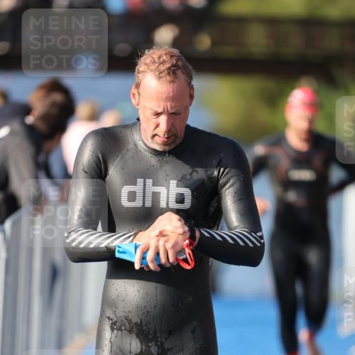 25.08.2024 - Elbe Triathlon Hamburg H.Heesch http://msf.ph/oto/6860426 25.08.2024 09:14:33 Schwimmen 338, 404, 414, 415, 419, 465 meine-sportfotos.de