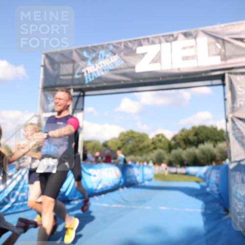 25.08.2024 - Elbe Triathlon Hamburg H.Heesch http://msf.ph/oto/6860432 25.08.2024 16:42:03 Ziel  meine-sportfotos.de