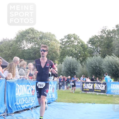25.08.2024 - Elbe Triathlon Hamburg H.Heesch http://msf.ph/oto/6860434 25.08.2024 11:02:14 Ziel 249, 293 meine-sportfotos.de