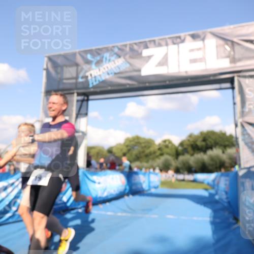 25.08.2024 - Elbe Triathlon Hamburg H.Heesch http://msf.ph/oto/6860437 25.08.2024 16:42:03 Ziel  meine-sportfotos.de