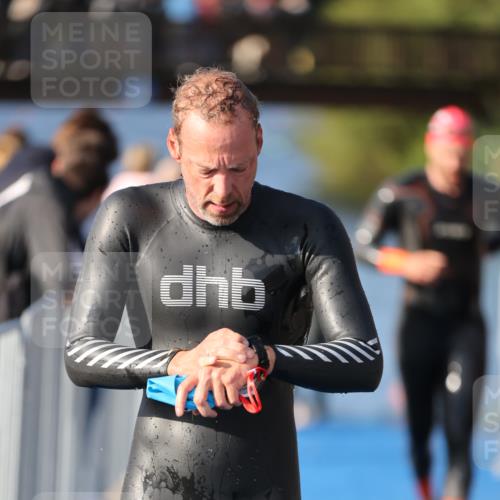 25.08.2024 - Elbe Triathlon Hamburg H.Heesch http://msf.ph/oto/6860443 25.08.2024 09:14:33 Schwimmen 338, 404, 414, 415, 419, 465 meine-sportfotos.de