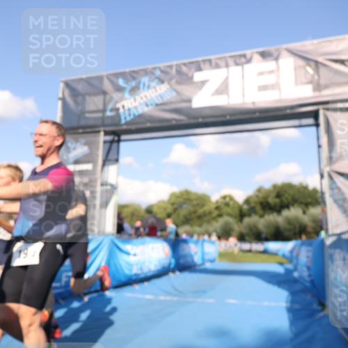 25.08.2024 - Elbe Triathlon Hamburg H.Heesch http://msf.ph/oto/6860445 25.08.2024 16:42:03 Ziel  meine-sportfotos.de