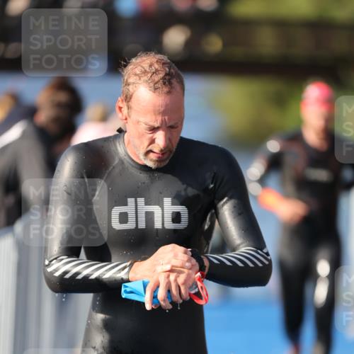 25.08.2024 - Elbe Triathlon Hamburg H.Heesch http://msf.ph/oto/6860450 25.08.2024 09:14:33 Schwimmen 338, 404, 414, 415, 419, 465 meine-sportfotos.de