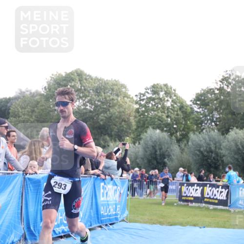 25.08.2024 - Elbe Triathlon Hamburg H.Heesch http://msf.ph/oto/6860463 25.08.2024 11:02:15 Ziel 249, 293 meine-sportfotos.de
