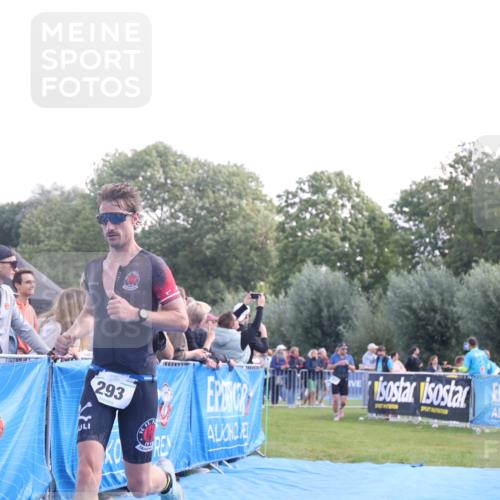 25.08.2024 - Elbe Triathlon Hamburg H.Heesch http://msf.ph/oto/6860467 25.08.2024 11:02:15 Ziel 249, 293 meine-sportfotos.de