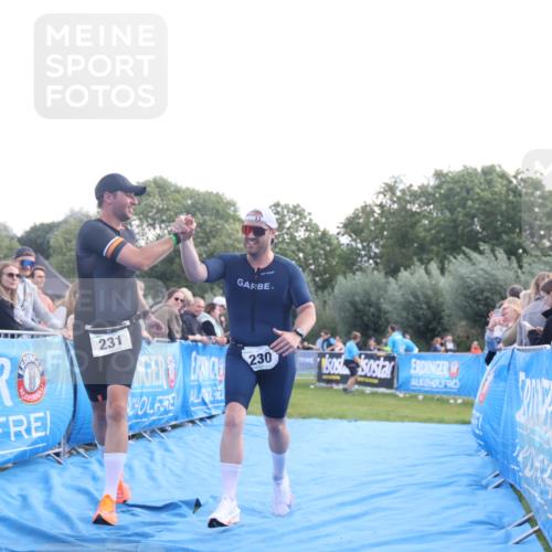 25.08.2024 - Elbe Triathlon Hamburg H.Heesch http://msf.ph/oto/6860471 25.08.2024 11:02:32 Ziel 230, 231 meine-sportfotos.de